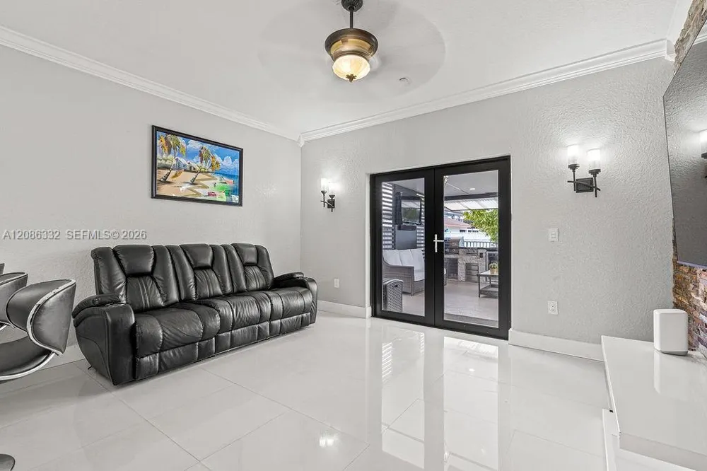 19953 NW 78th Ave Hialeah, FL 33015