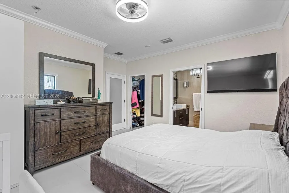 19953 NW 78th Ave Hialeah, FL 33015