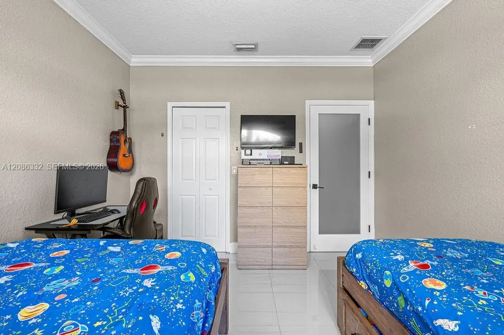 19953 NW 78th Ave Hialeah, FL 33015