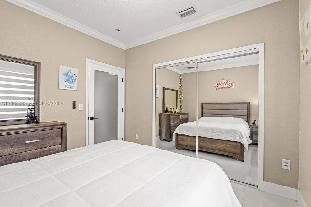 19953 NW 78th Ave Hialeah, FL 33015