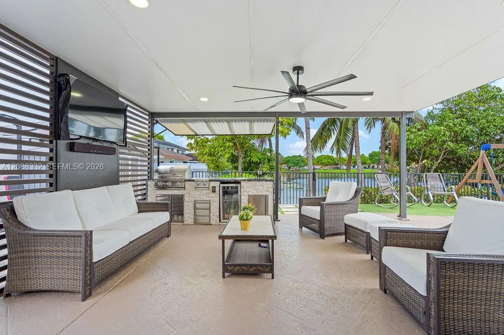 19953 NW 78th Ave Hialeah, FL 33015