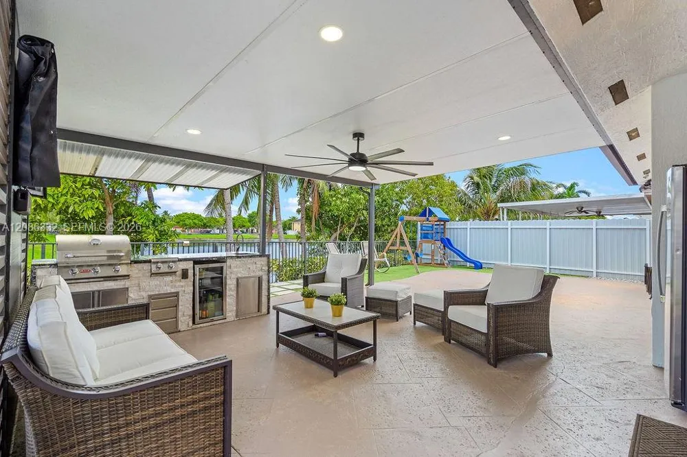 19953 NW 78th Ave Hialeah, FL 33015