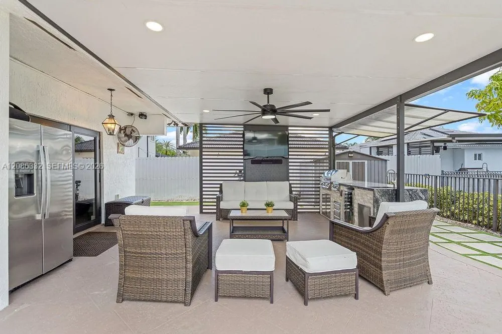 19953 NW 78th Ave Hialeah, FL 33015
