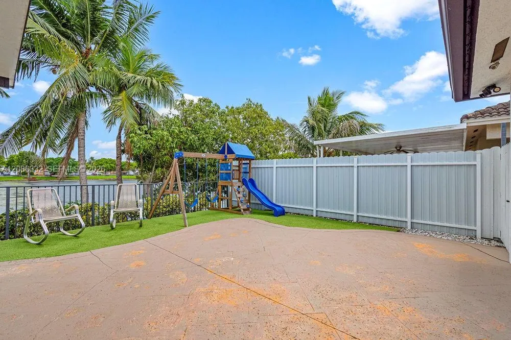 19953 NW 78th Ave Hialeah, FL 33015