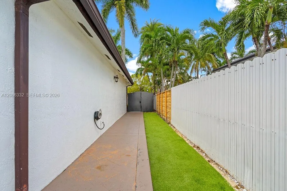 19953 NW 78th Ave Hialeah, FL 33015