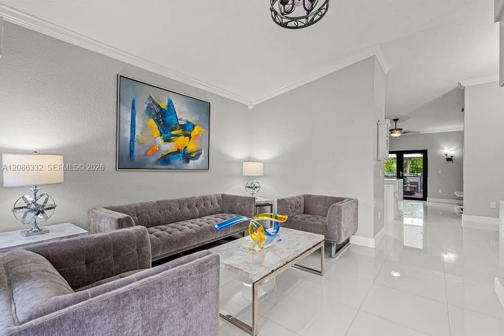 19953 NW 78th Ave Hialeah, FL 33015