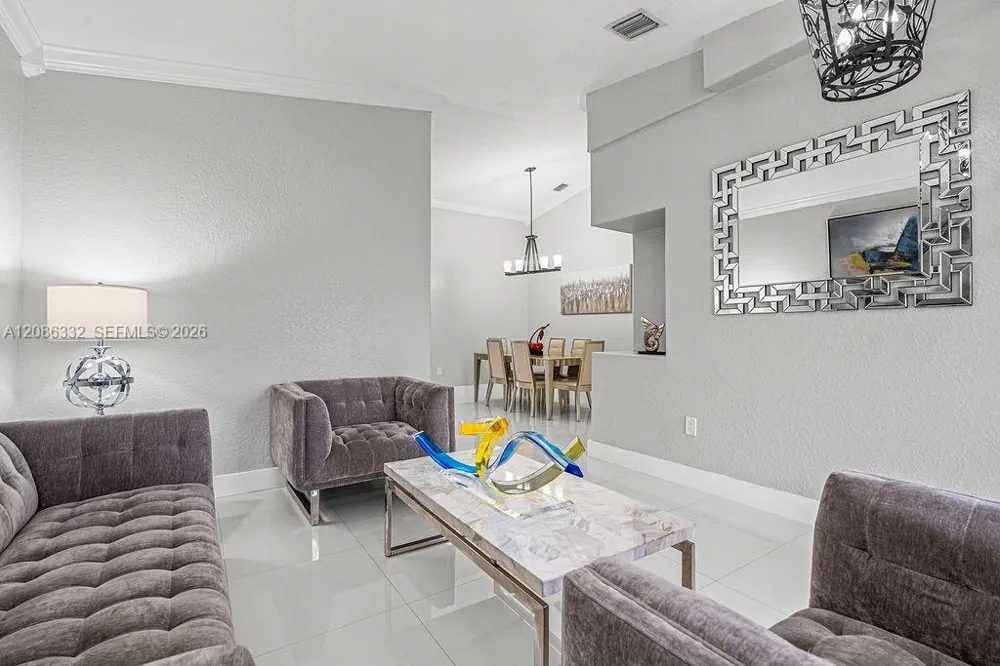 19953 NW 78th Ave Hialeah, FL 33015