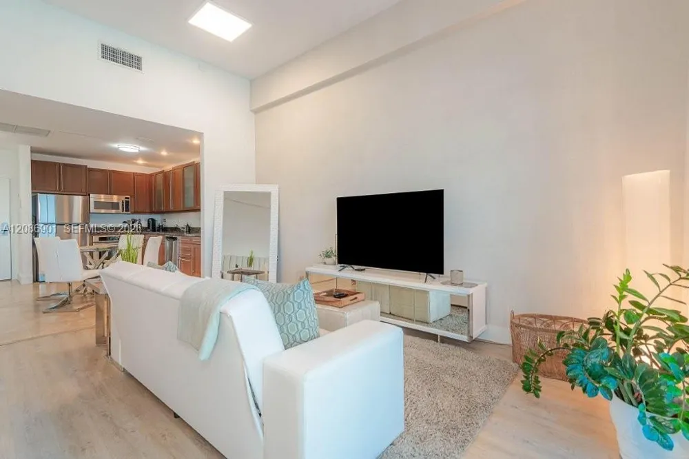 2301 Collins Ave #1630 Miami Beach, FL 33139