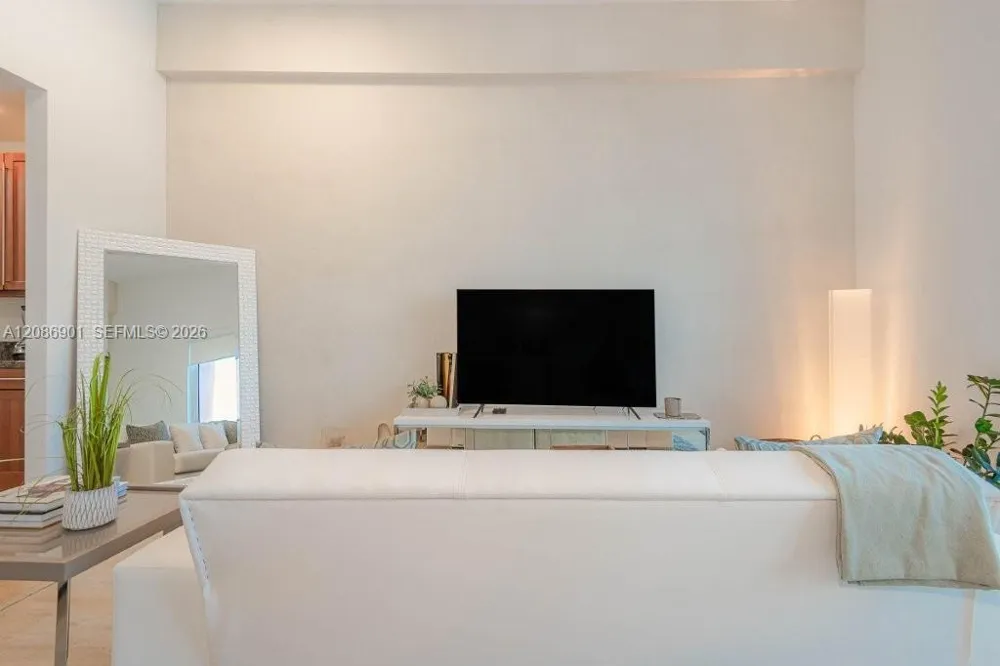 2301 Collins Ave #1630 Miami Beach, FL 33139