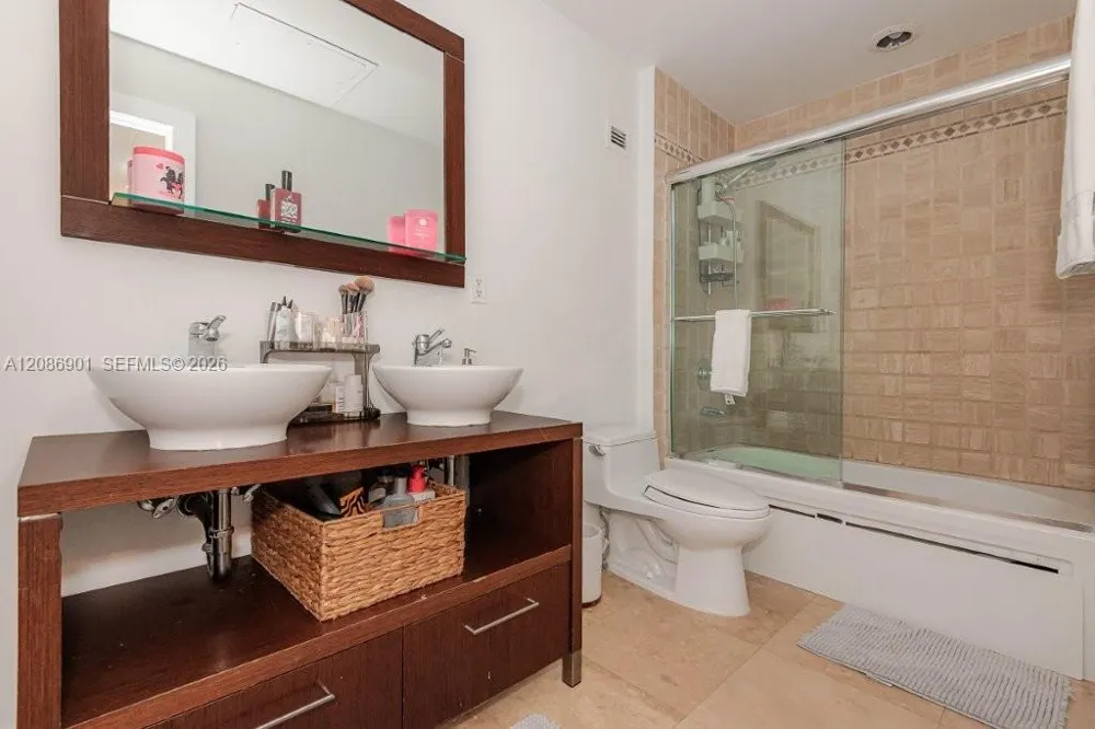 2301 Collins Ave #1630 Miami Beach, FL 33139