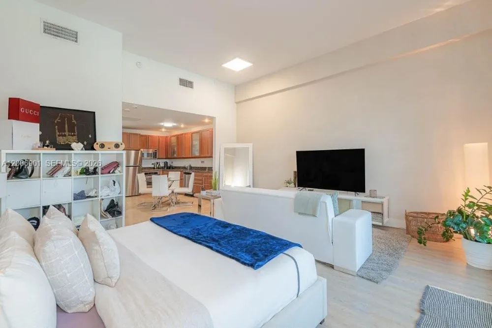 2301 Collins Ave #1630 Miami Beach, FL 33139