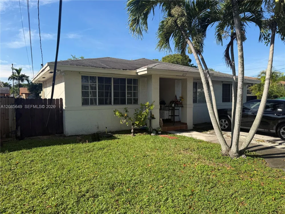 617 SW 1st St Hallandale Beach, FL 33009
