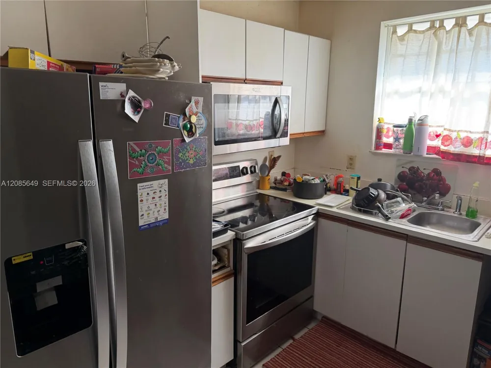 617 SW 1st St Hallandale Beach, FL 33009