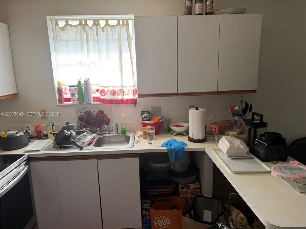 617 SW 1st St Hallandale Beach, FL 33009