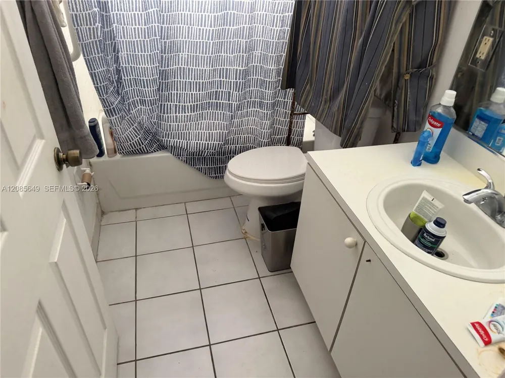 617 SW 1st St Hallandale Beach, FL 33009