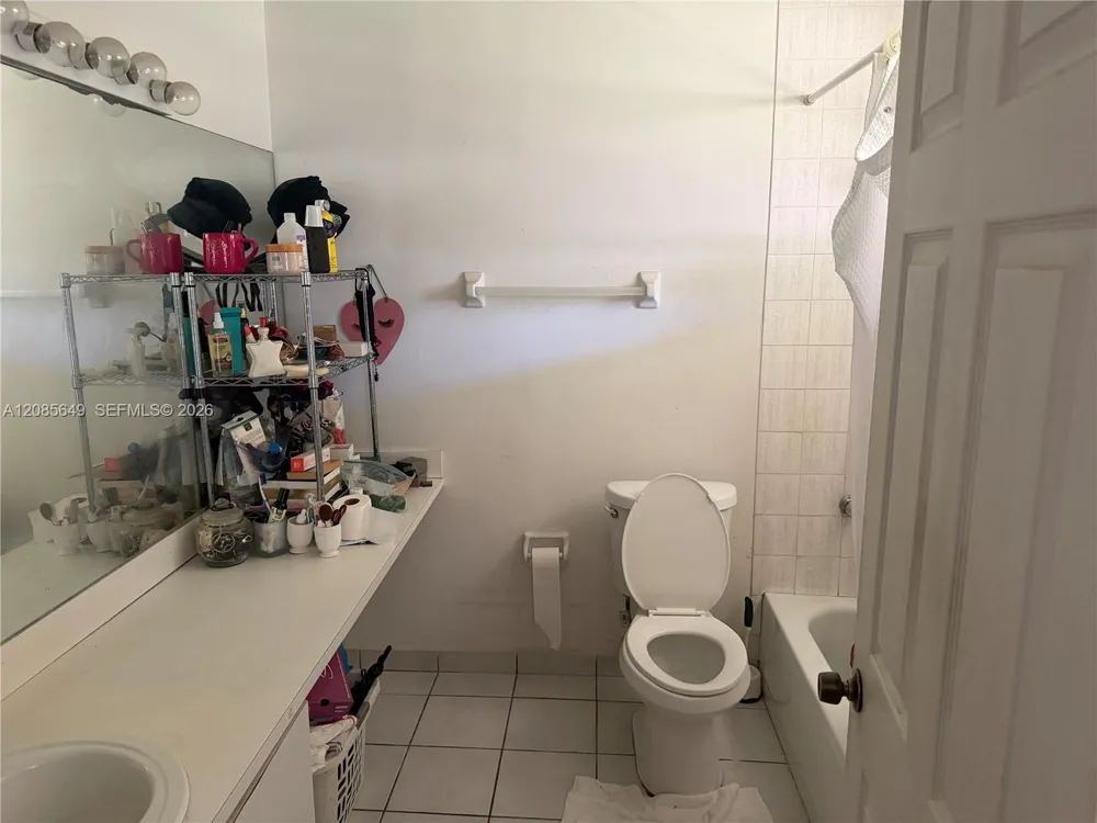 617 SW 1st St Hallandale Beach, FL 33009