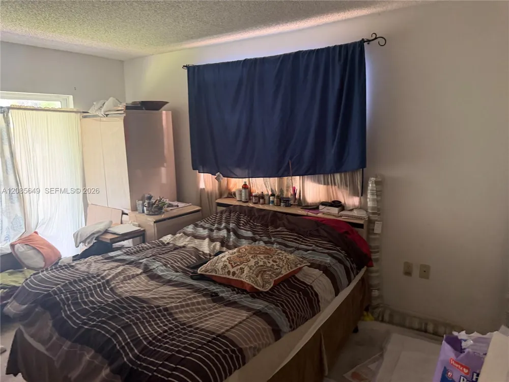 617 SW 1st St Hallandale Beach, FL 33009