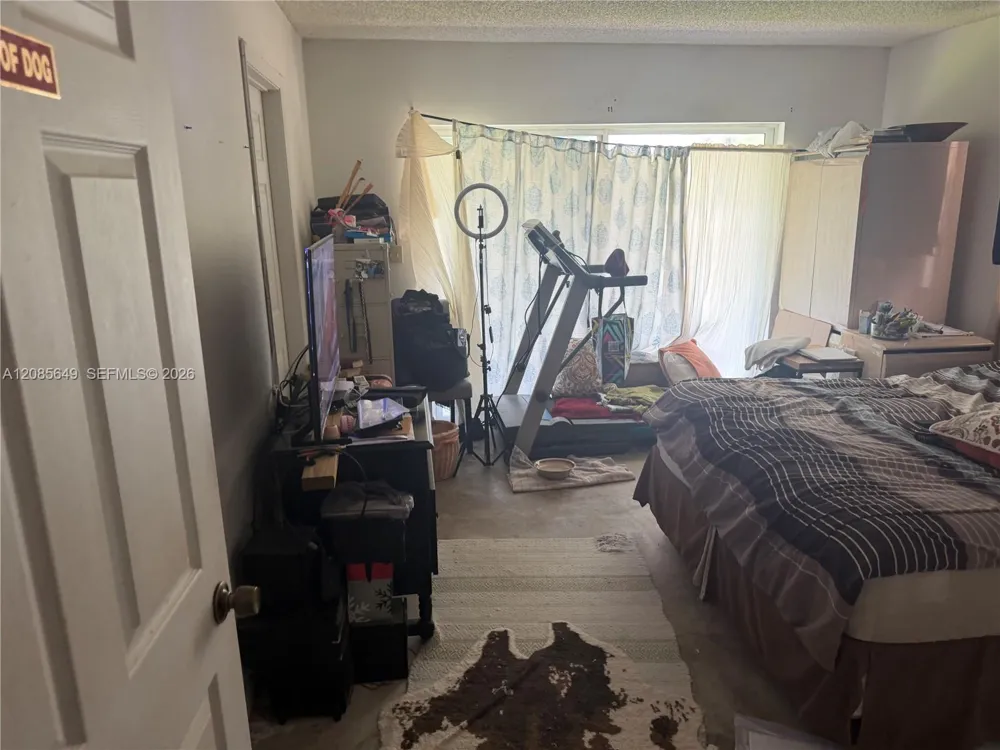 617 SW 1st St Hallandale Beach, FL 33009