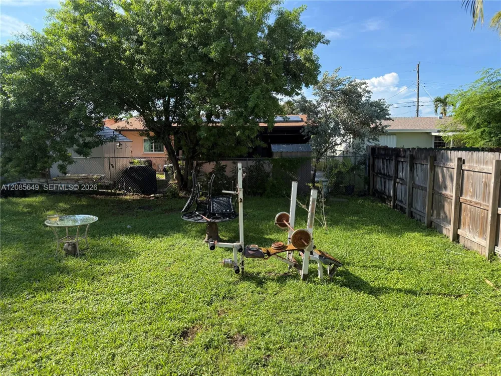 617 SW 1st St Hallandale Beach, FL 33009