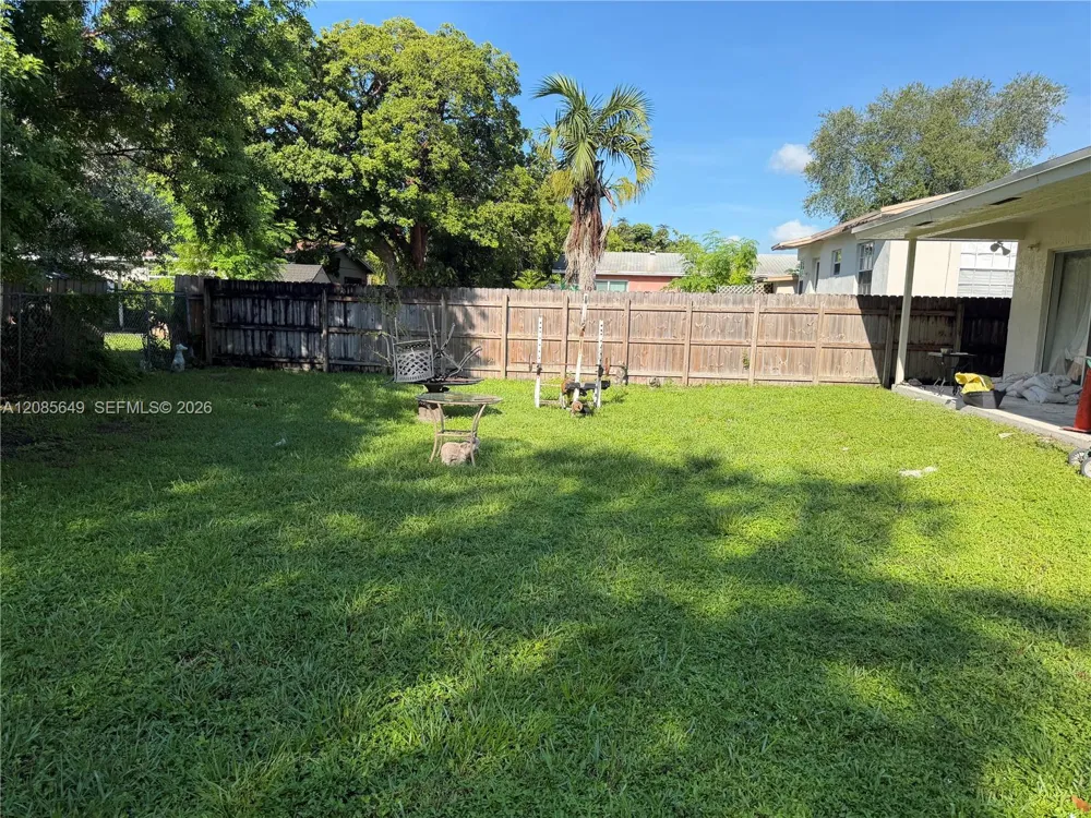 617 SW 1st St Hallandale Beach, FL 33009