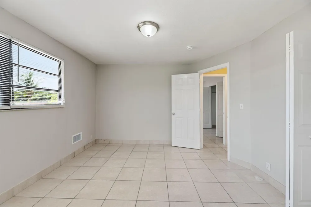 3427 NW 37TH STREET Lauderdale Lakes, FL 33309