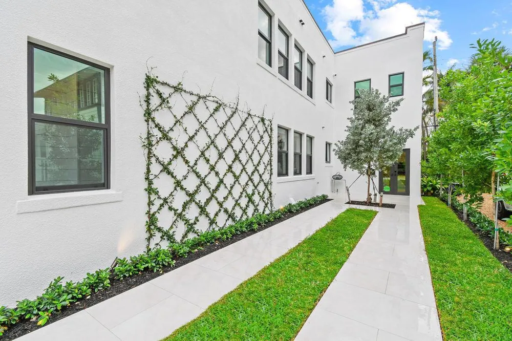 226 Oleander Avenue #3 Palm Beach, FL 33480