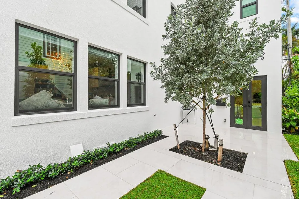 226 Oleander Avenue #3 Palm Beach, FL 33480