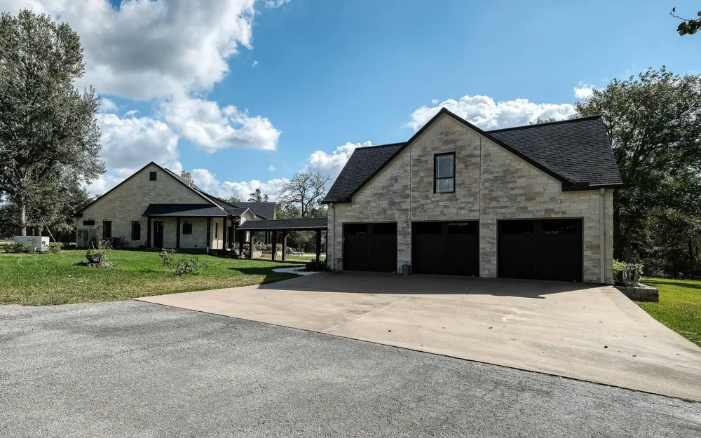 22474 Kmiec Road Hempstead, TX 77445