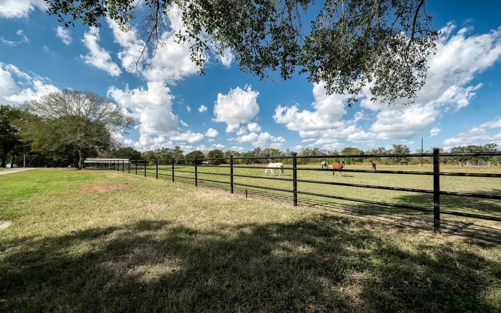 22474 Kmiec Road Hempstead, TX 77445