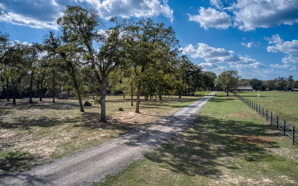 22474 Kmiec Road Hempstead, TX 77445