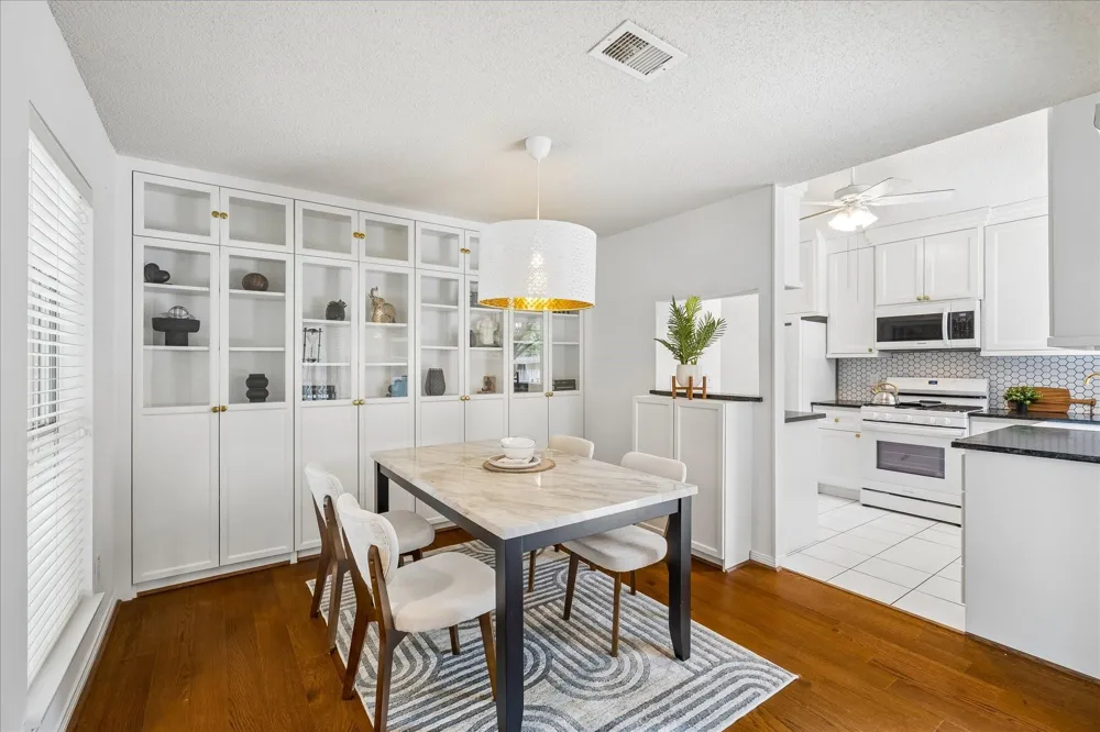 20 Edgewood Forest Court The Woodlands, TX 77381