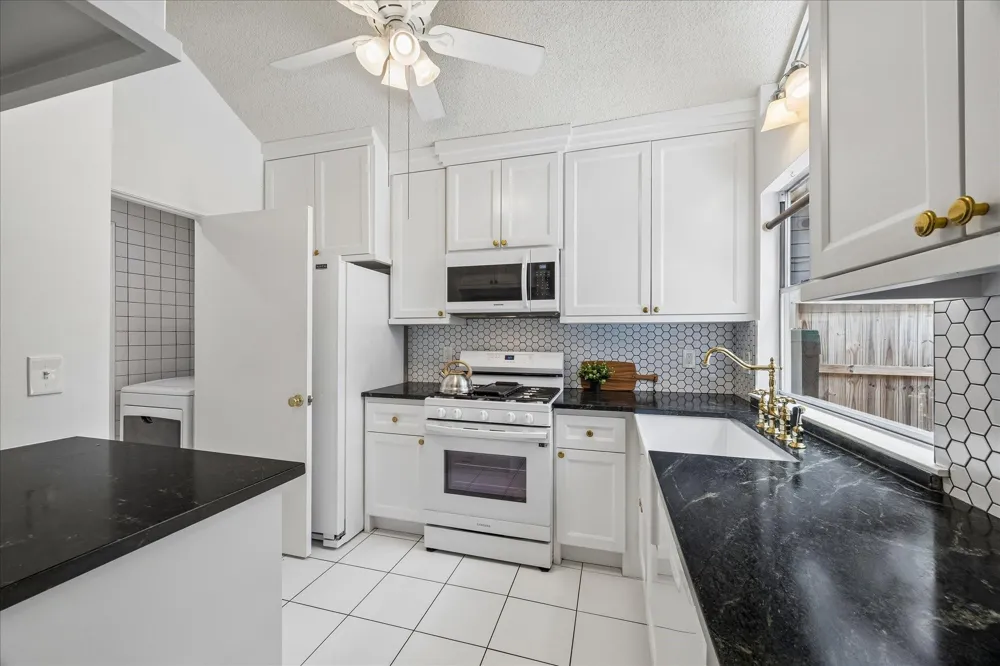 20 Edgewood Forest Court The Woodlands, TX 77381