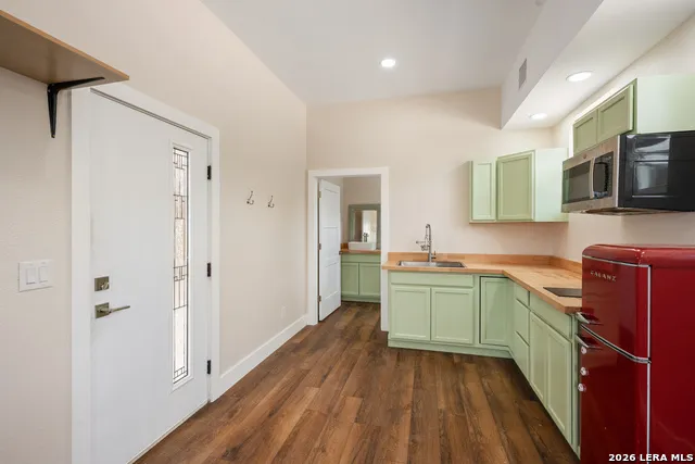 2010 HOFFMANN LN New Braunfels, TX 78132