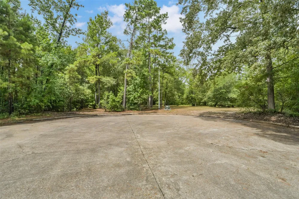 1 Farmcreek Drive Huffman, TX 77336