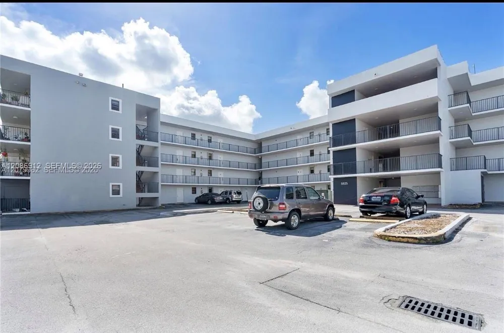 5825 W 25th Ct #311 Hialeah, FL 33016