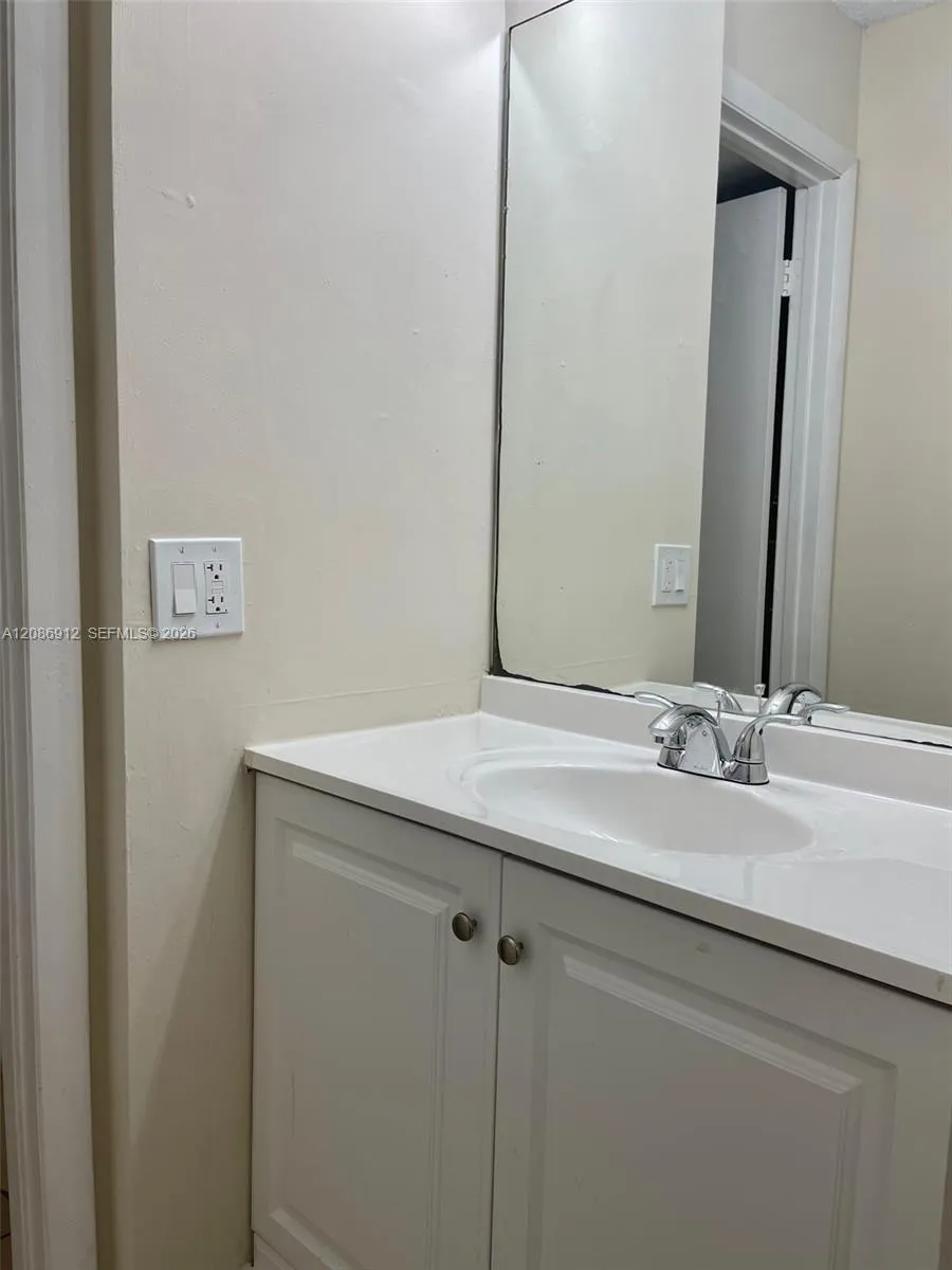 5825 W 25th Ct #311 Hialeah, FL 33016