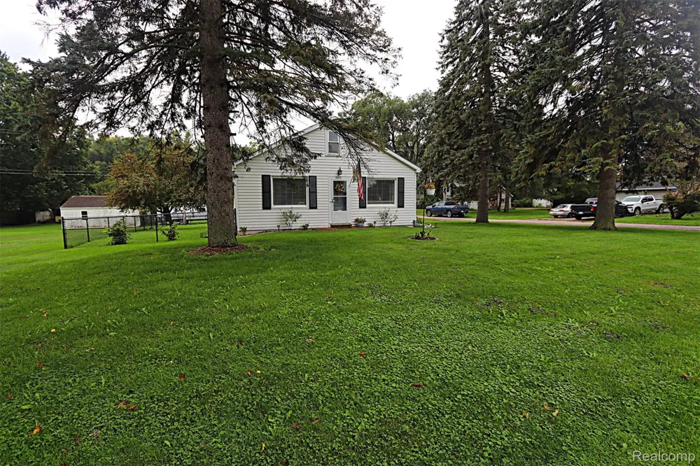 5018 E Grand River Road Webberville Village, MI 48892