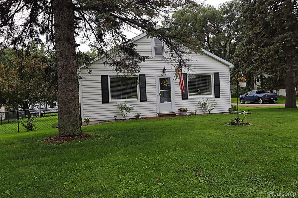 5018 E Grand River Road Webberville Village, MI 48892