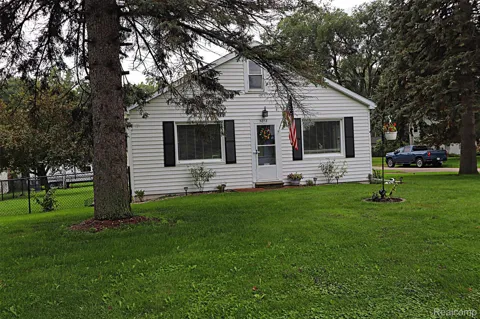 5018 E Grand River Road