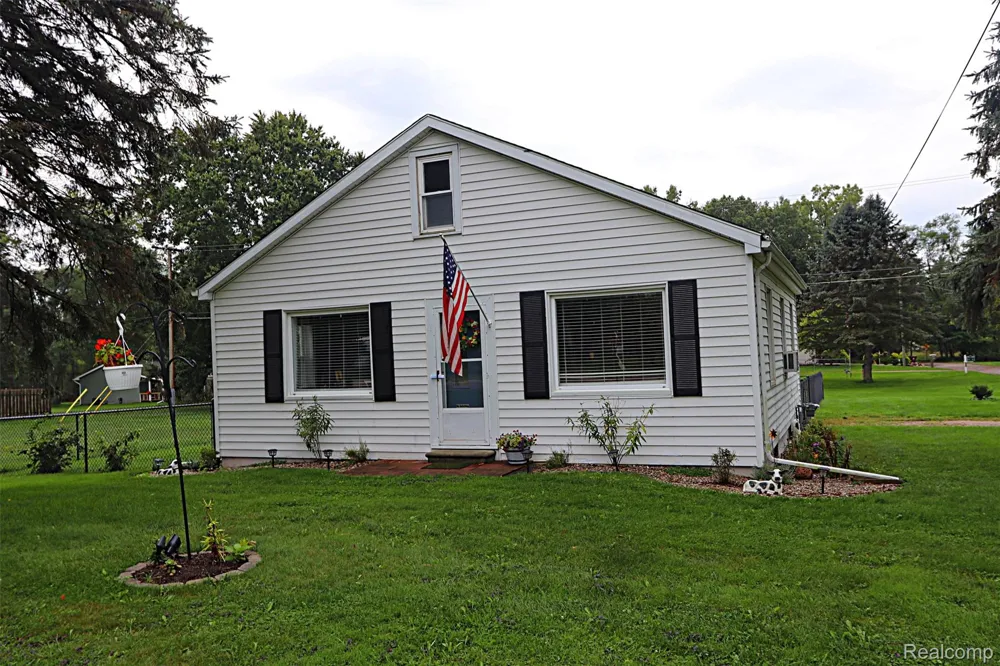 5018 E Grand River Road Webberville Village, MI 48892