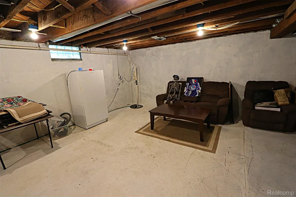 5018 E Grand River Road Webberville Village, MI 48892