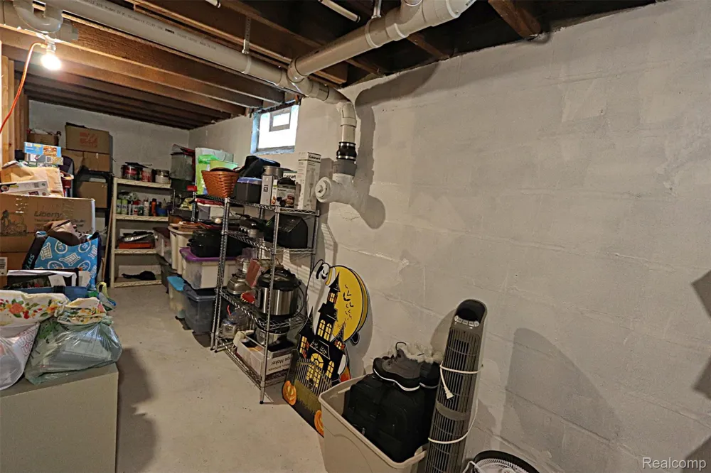 5018 E Grand River Road Webberville Village, MI 48892