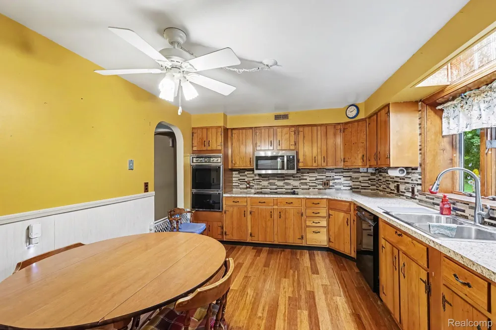1030 W Livingston Road Highland Charter Township, MI 48357