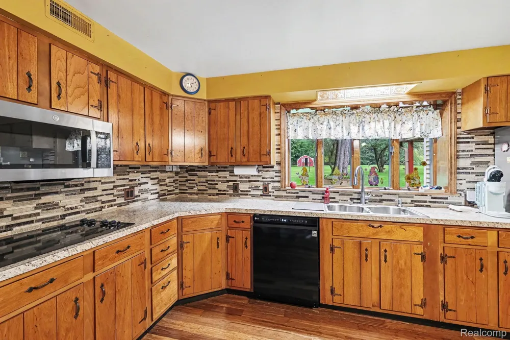 1030 W Livingston Road Highland Charter Township, MI 48357