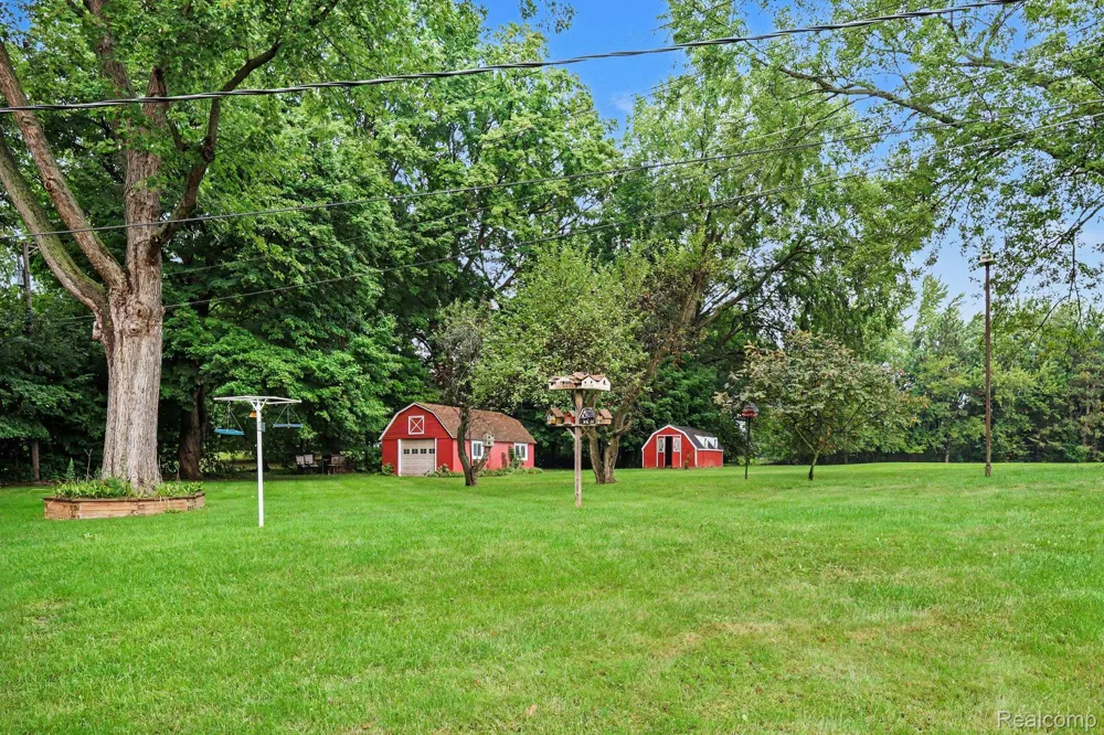 1030 W Livingston Road Highland Charter Township, MI 48357
