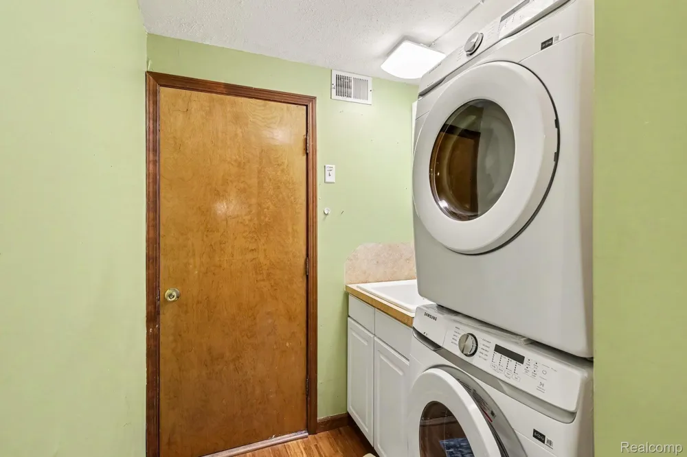 1030 W Livingston Road Highland Charter Township, MI 48357