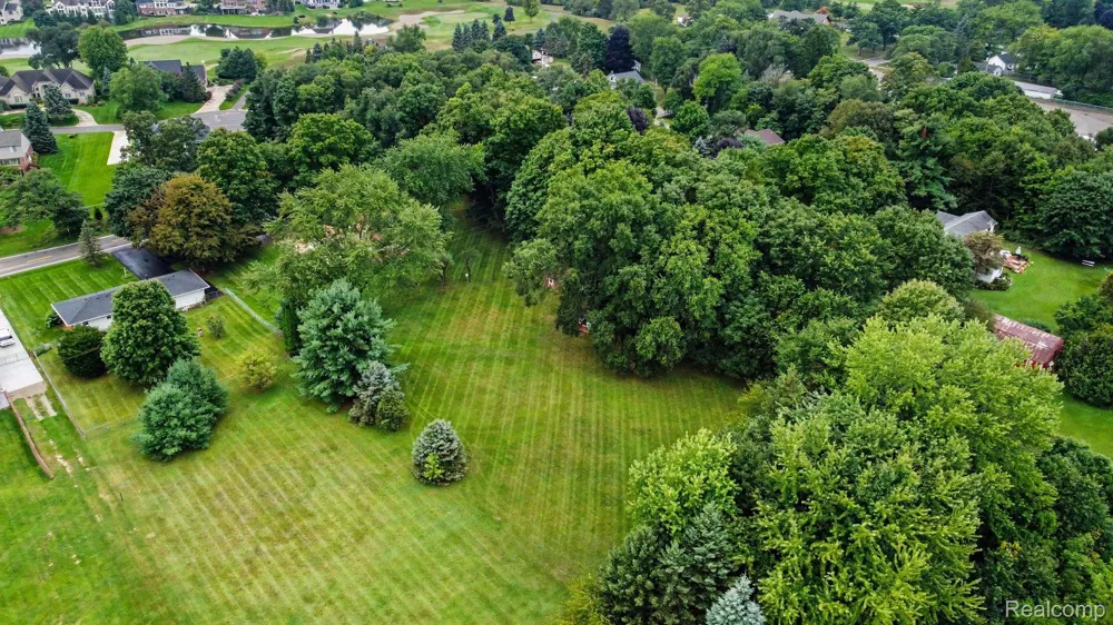 1030 W Livingston Road Highland Charter Township, MI 48357