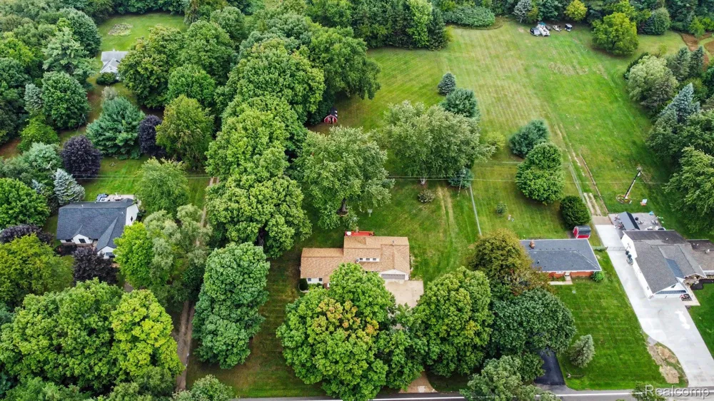 1030 W Livingston Road Highland Charter Township, MI 48357