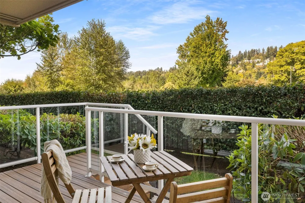 9715 NE Juanita Drive #B107 Kirkland, WA 98034