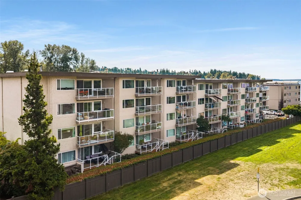 9715 NE Juanita Drive #B107 Kirkland, WA 98034